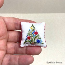 Рождественская подушка, вышивка, миниатюра 1:12