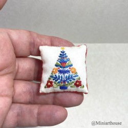 Рождественская подушка Елка, миниатюрная вышивка