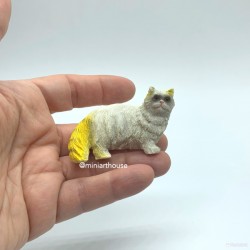 Котик  белый, кукольная миниатюра 1:12